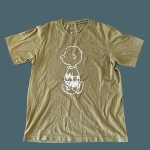 RARE! Green Uniqlo x KAWS Men’s Size Medium Peanuts Shirt